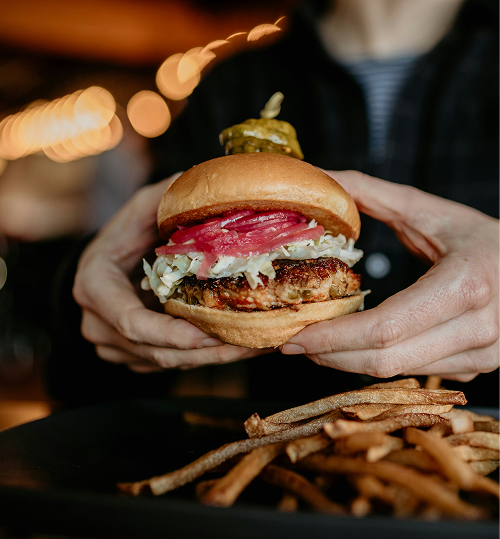 Frisch zubereiteter Burger